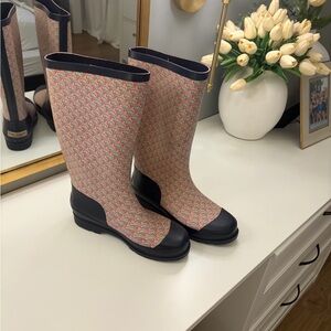 Vineyard Vines Women's Navy and Pink Patterned Rain Boots